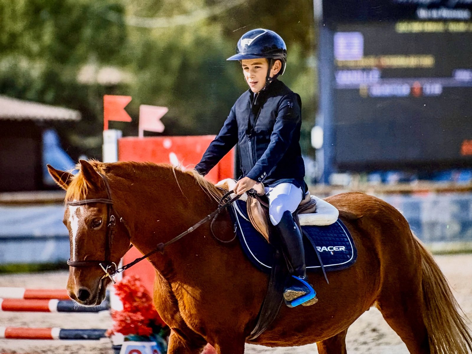 Jeune cavalier à poney au CSO d'Aix-Meyreuil